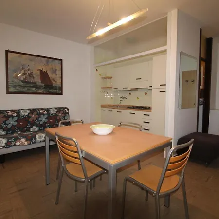 Luna 2 Apartment
